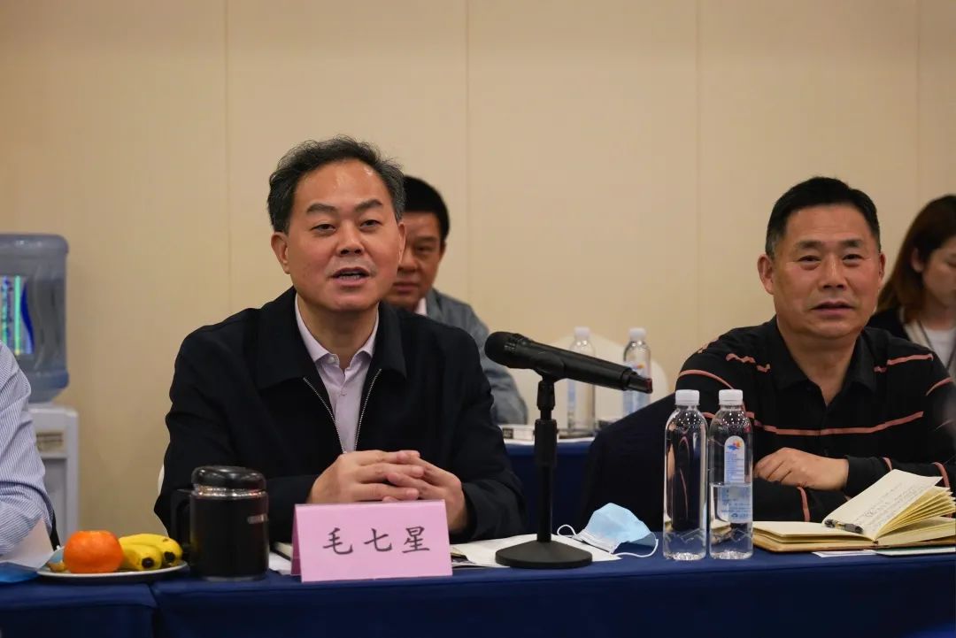 抱团出海，，，，，，携手共赢！何清华带队赴湖南异地商会联合会造访交流