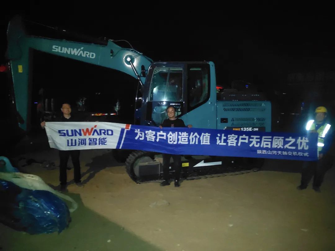 冲、冲、冲！带您感受永利集团官网智能挖掘机火热交机时刻