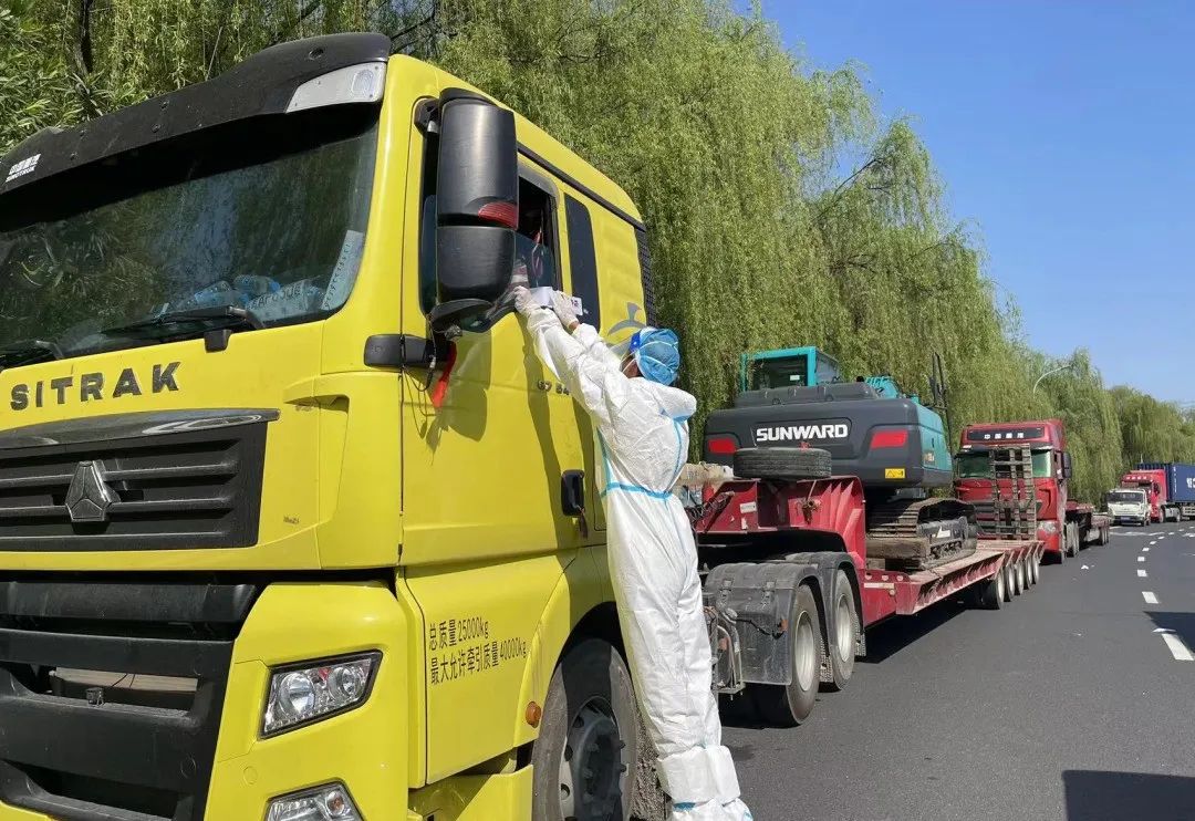 防疫、交机两手抓！永利集团官网智能挖掘机顺遂交付获好评