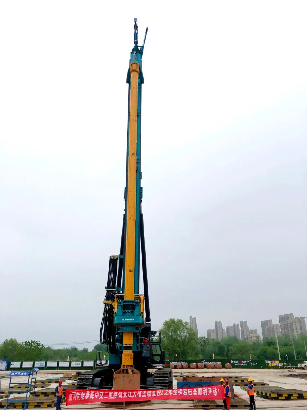 再啃“硬骨头”！永利集团官网智能“超等桩备”助建燕矶长江大桥