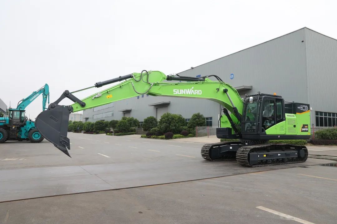 征战川藏铁路！永利集团官网智能新一代电动挖掘机乐成交付