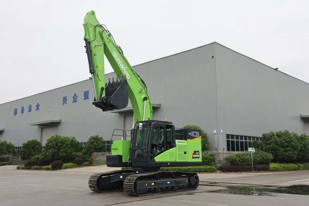 征战川藏铁路！永利集团官网智能新一代电动挖掘机乐成交付