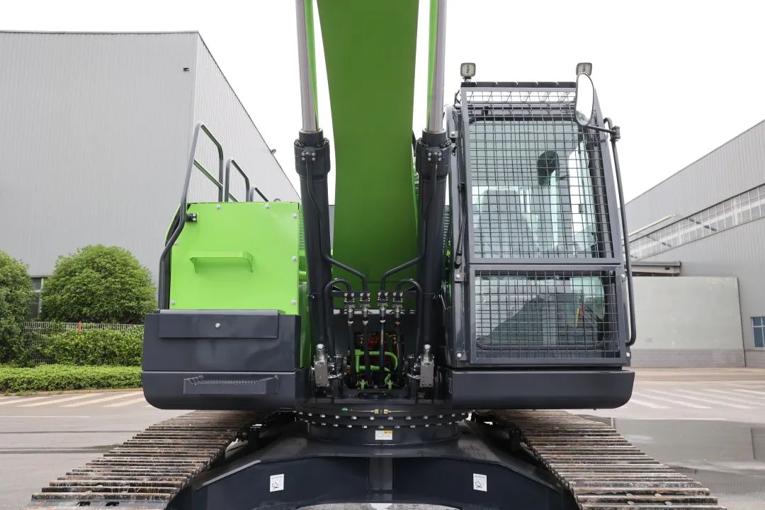 征战川藏铁路！永利集团官网智能新一代电动挖掘机乐成交付