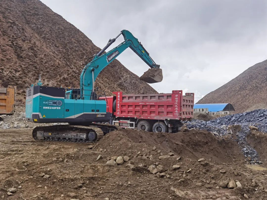 征战川藏铁路！永利集团官网智能新一代电动挖掘机乐成交付