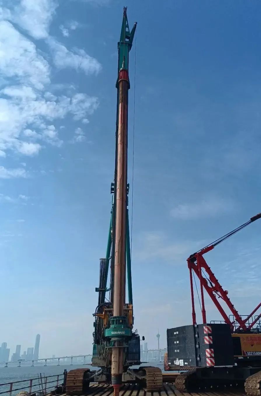 乘风破浪的旋挖钻机！永利集团官网智能助建澳氹第四跨海大桥