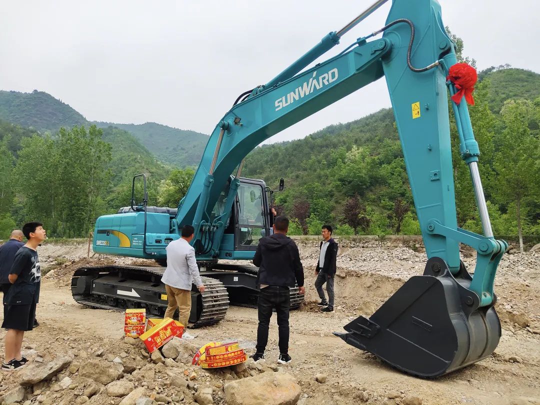 三员永利集团官网挖机“悍将”收服“铁粉”一枚，，，，凭什么？？？？