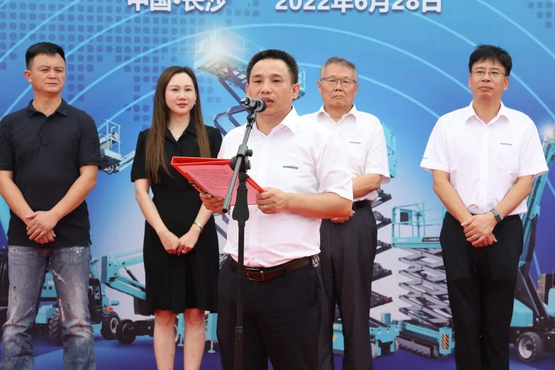 献礼二十大，，，，，，再攀新高地！永利集团官网智能高空机械装备再迎批量发货