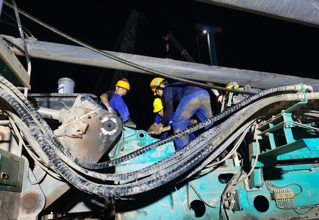 “创立施工事业！”他们和永利集团官网智能“超等桩备”一起助建燕矶长江大桥