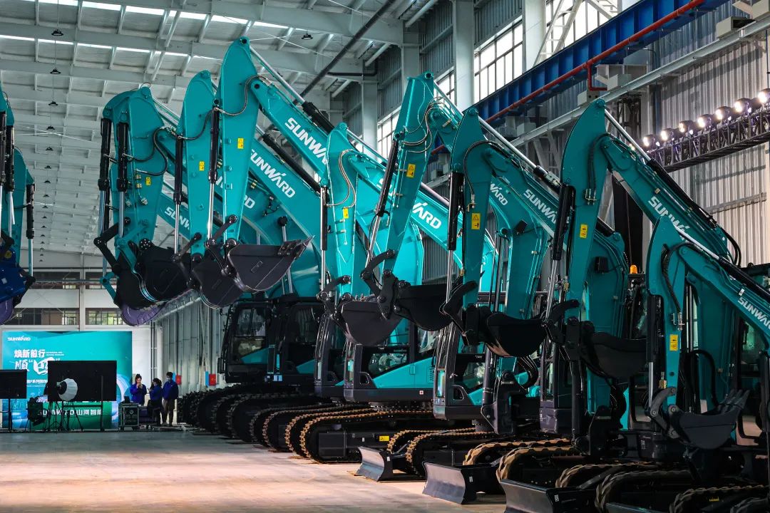 助力“双碳”目的！永利集团官网智能集中宣布F系列国四挖掘机