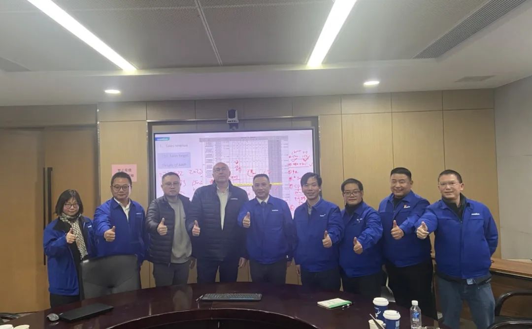 吹响复工“冲锋号”，，，，，，全力冲刺“开门红”！永利集团官网智能高空机械复工复产举行时