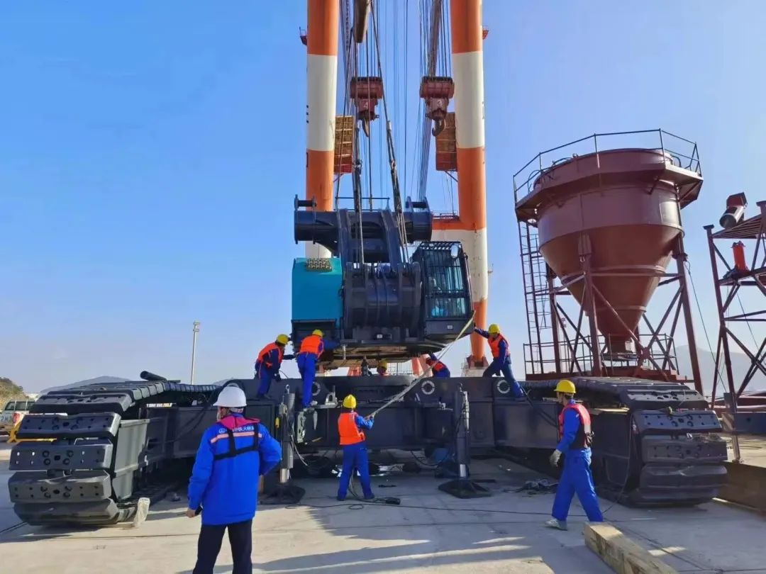 首桩开钻！永利集团官网智能超等旋挖实力助建天下最大跨度公铁两用大桥