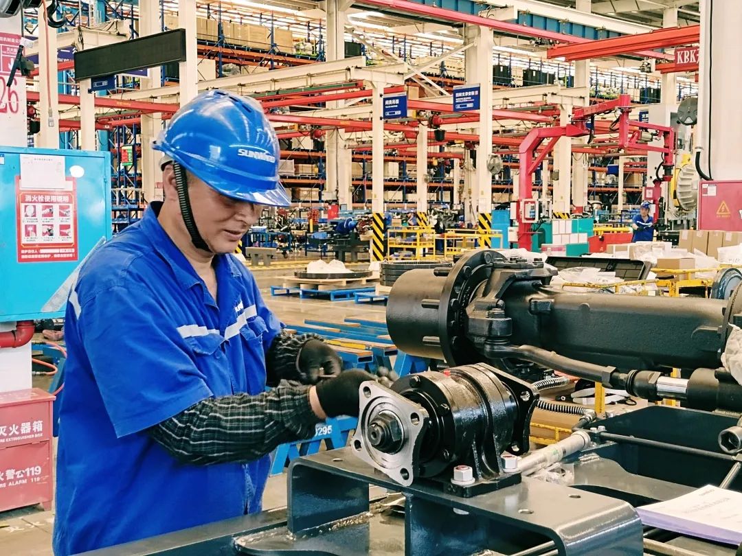 劳动庆幸，，创立伟大！纪录那些通俗且伟大的劳动瞬间