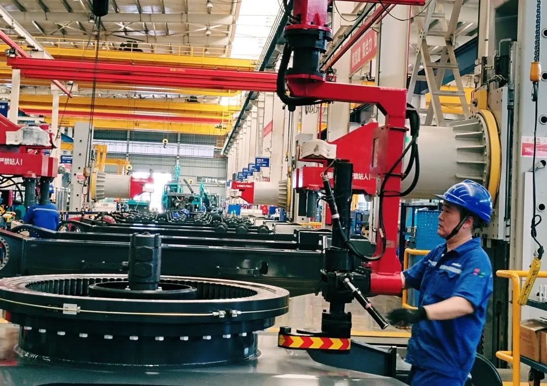 劳动庆幸，，创立伟大！纪录那些通俗且伟大的劳动瞬间