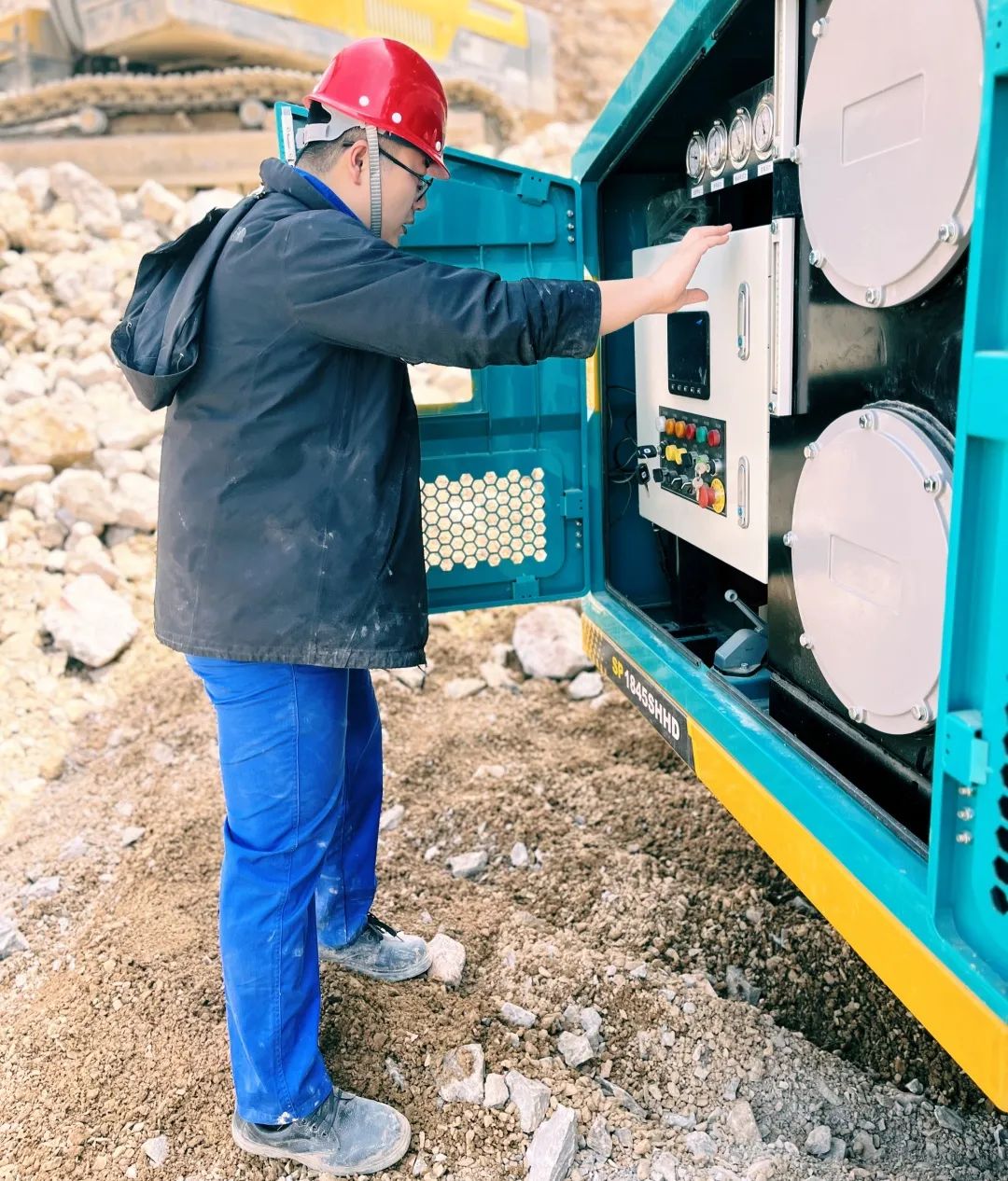 劳动庆幸，，创立伟大！纪录那些通俗且伟大的劳动瞬间