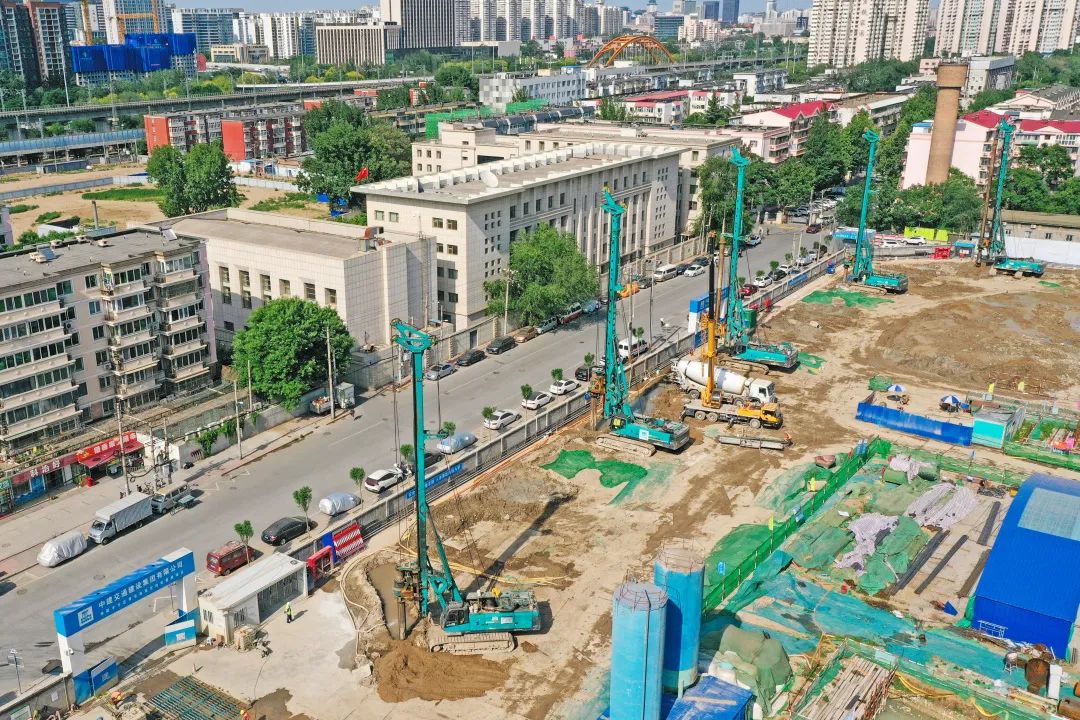 闪灼首都！永利集团官网智能旋挖钻机集群助力民生工程