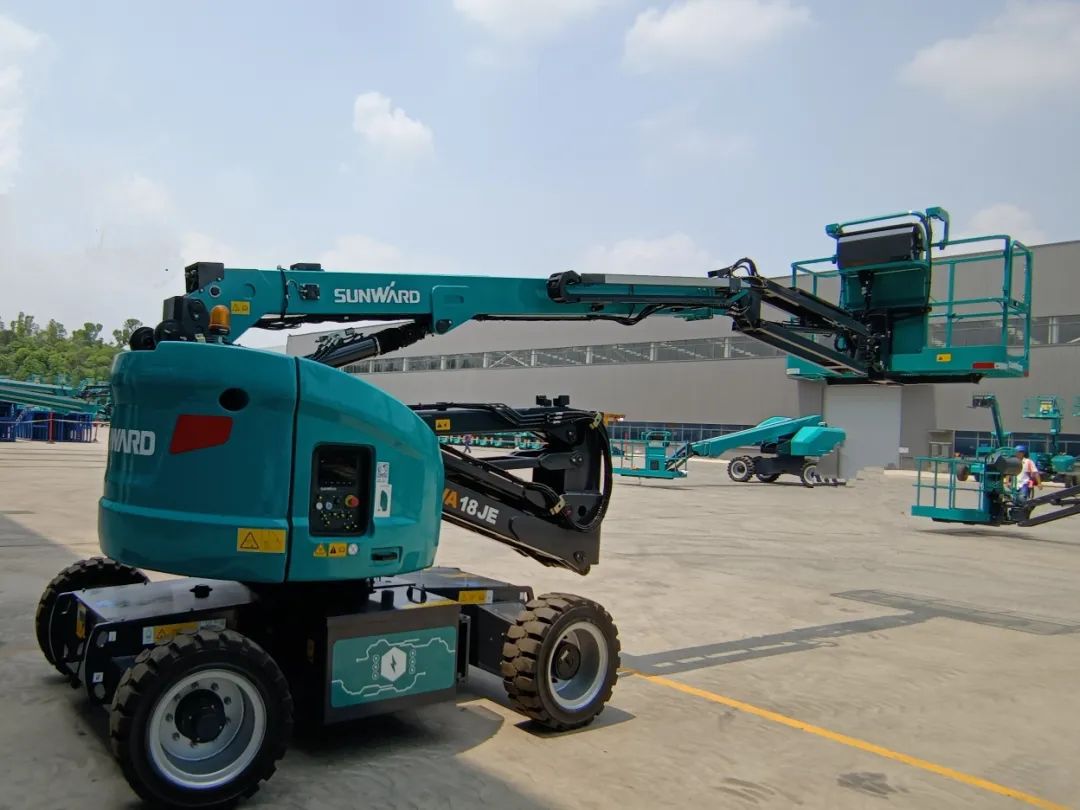 新能源家族再添“新丁”！永利集团官网智能三款电动臂式高空作业平台齐下线