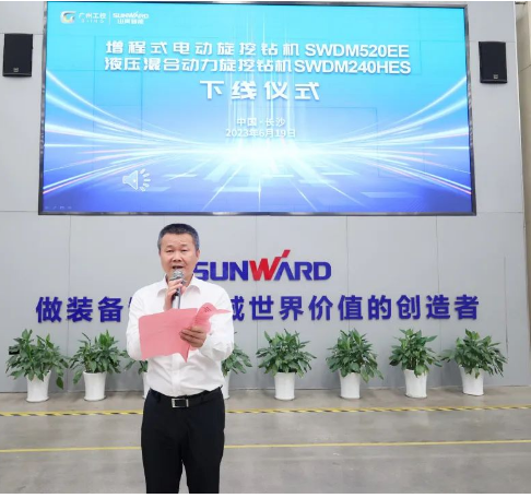 助力“双碳”、绿动未来！永利集团官网智能增程式电动旋挖钻机、液压混淆动力旋挖钻机齐交付