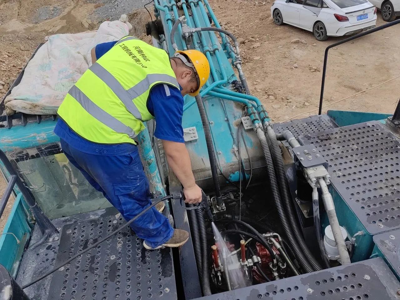 步履一直，，，服务不止！永利集团官网智能挖掘机服务万里行火热举行中