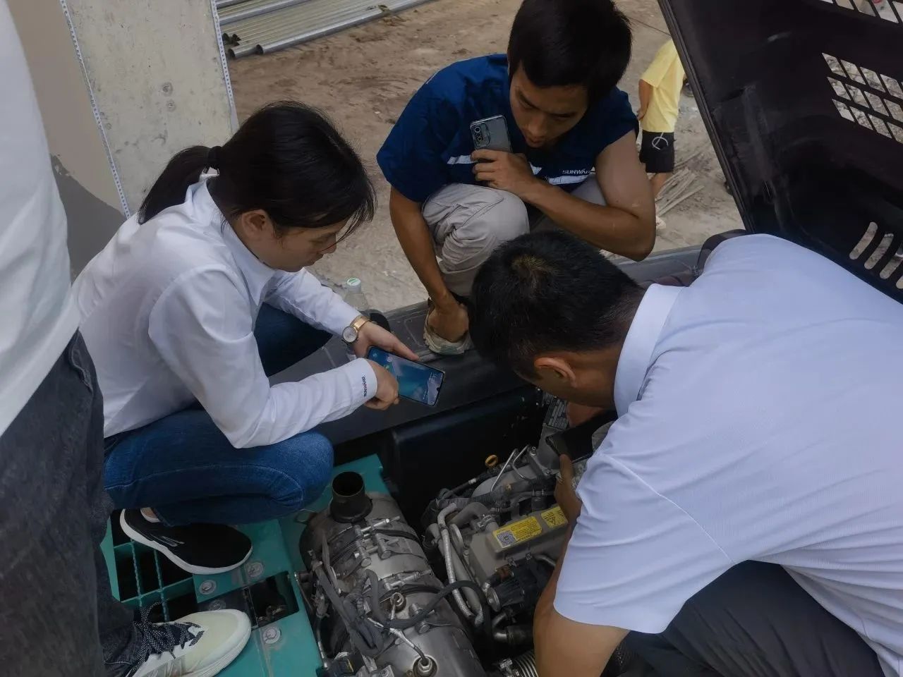 步履一直，，，服务不止！永利集团官网智能挖掘机服务万里行火热举行中