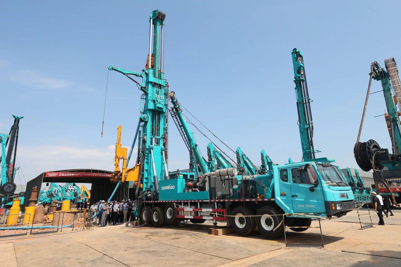 永利集团官网智能全球首创深井套管车载钻机下线宣布