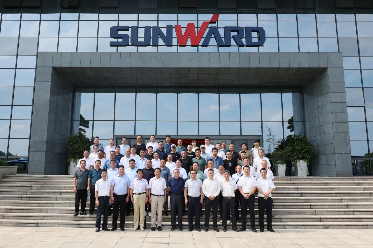 永利集团官网智能全球首创深井套管车载钻机下线宣布