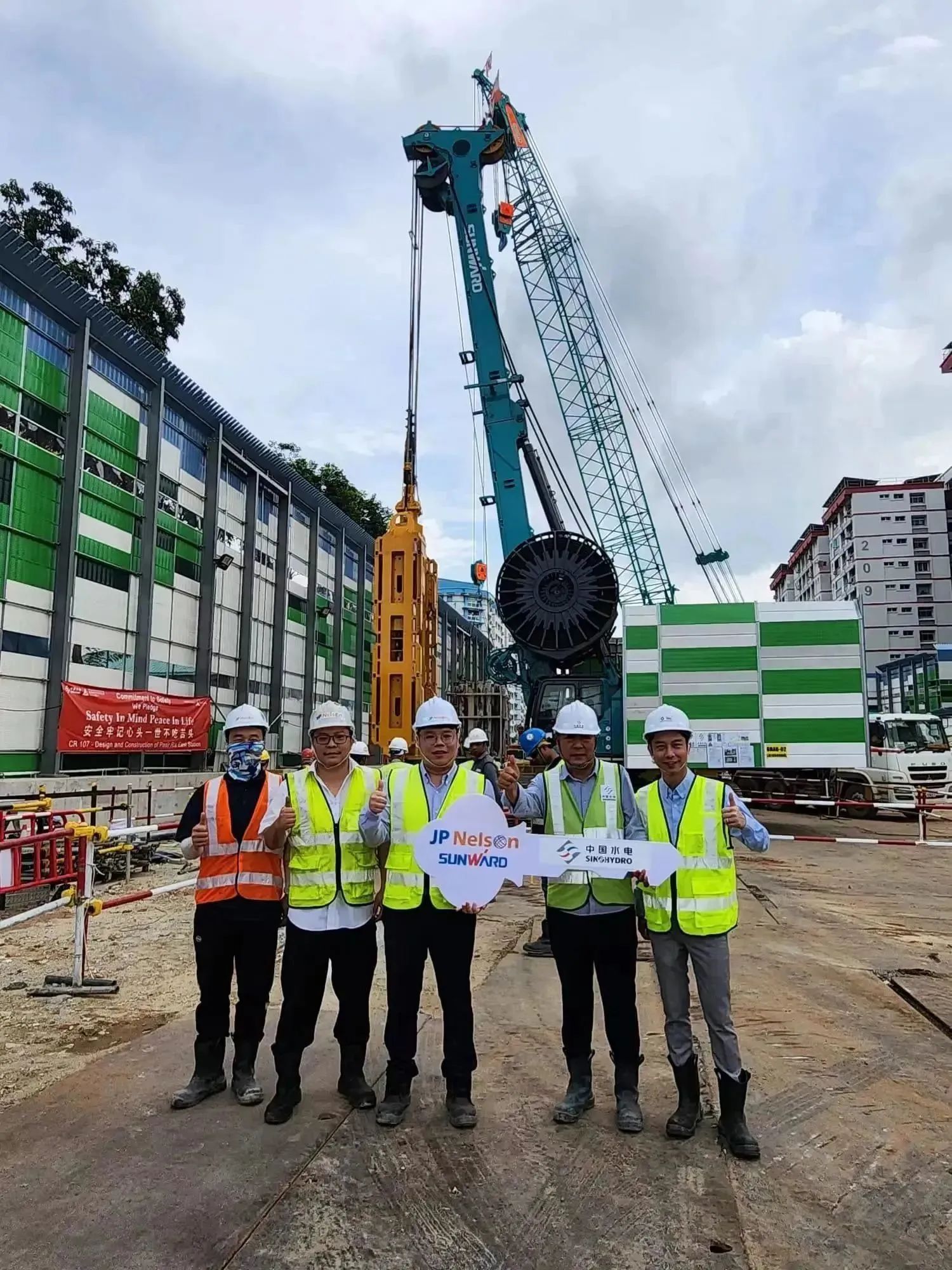 助力海内国际重大工程！永利集团官网智能液压抓斗实力“出圈”