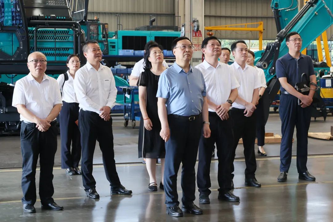 中宣部社科领域专家学者到永利集团官网智能调研高质量生长