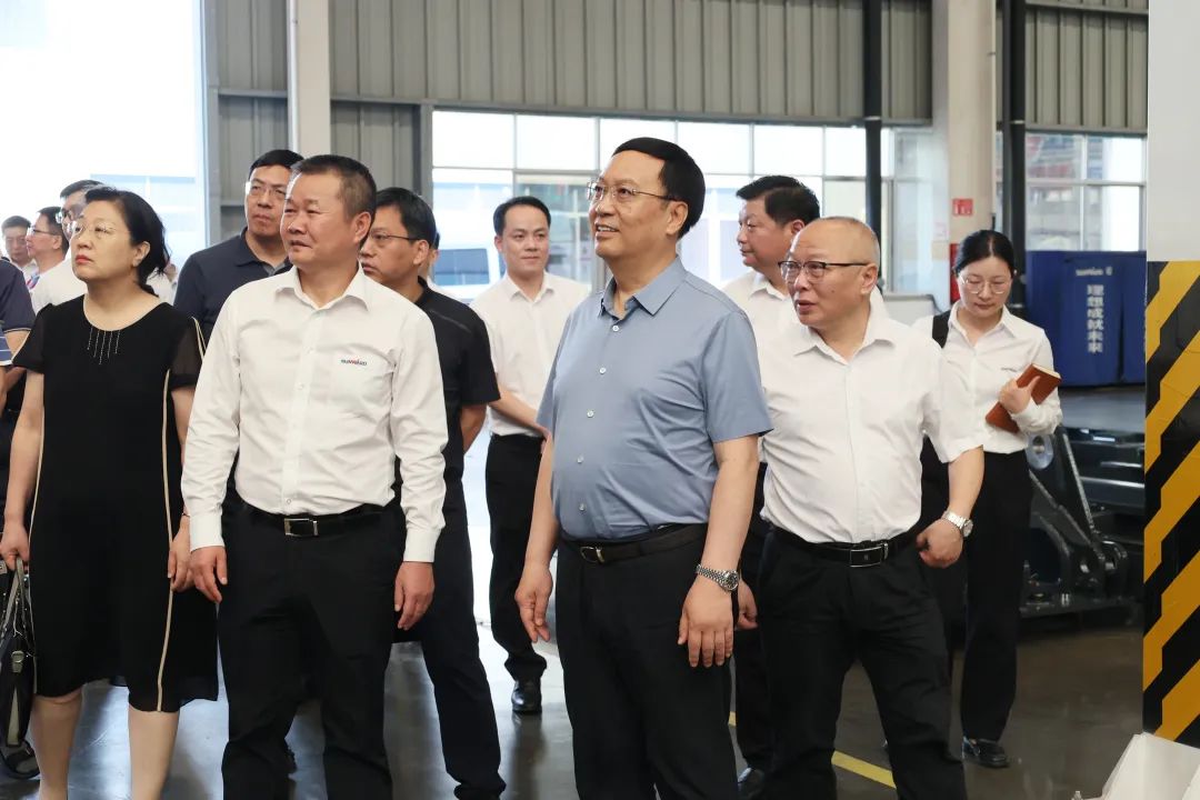 中宣部社科领域专家学者到永利集团官网智能调研高质量生长