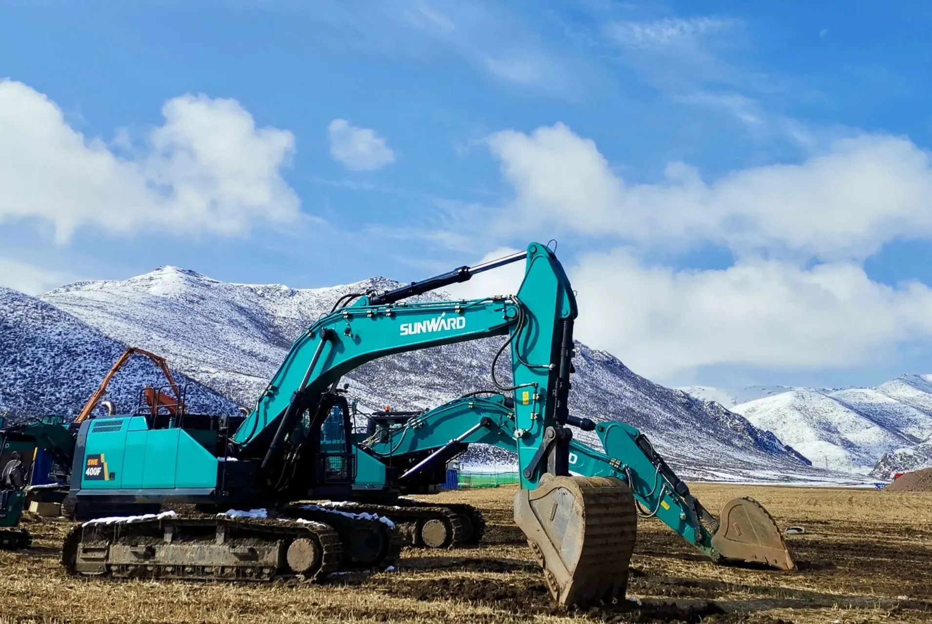 口碑超赞！永利集团官网智能SWE400F挖掘机荣获工程机械明星产品大奖
