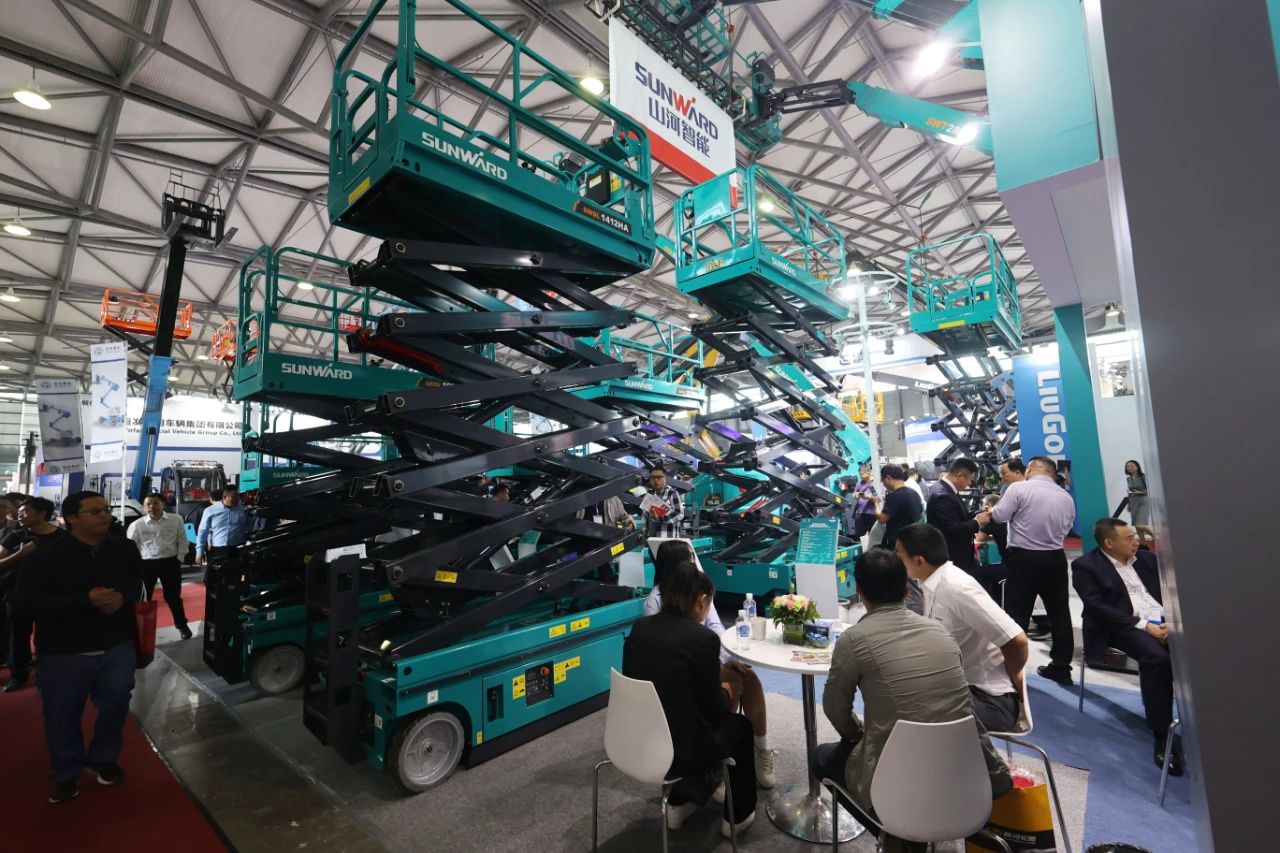 精品出击，，，，，，闪灼魔都！永利集团官网智能全系列高空机械亮相2023亚洲国际高空展