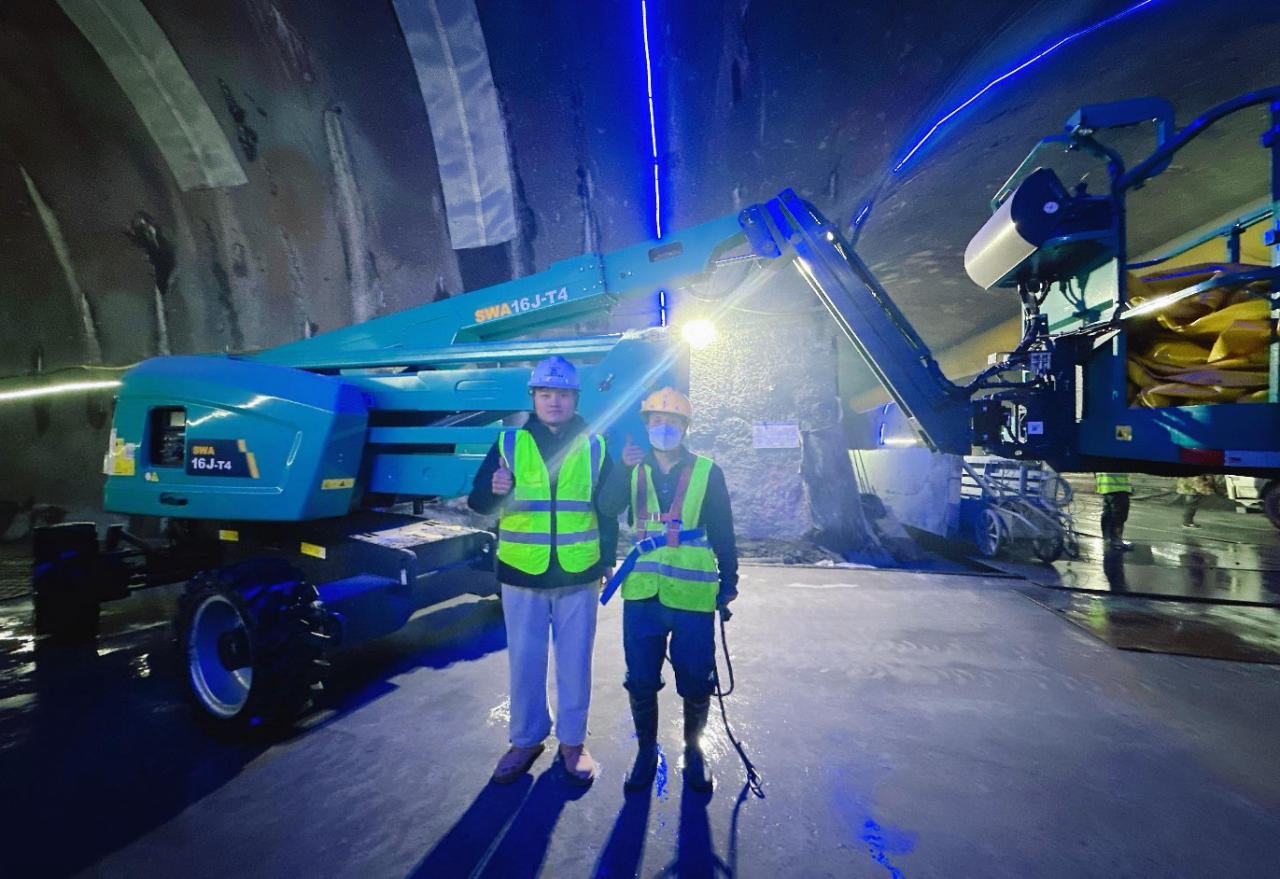 不惧高海拔挑战！永利集团官网智能高空机械实力助建川藏铁路