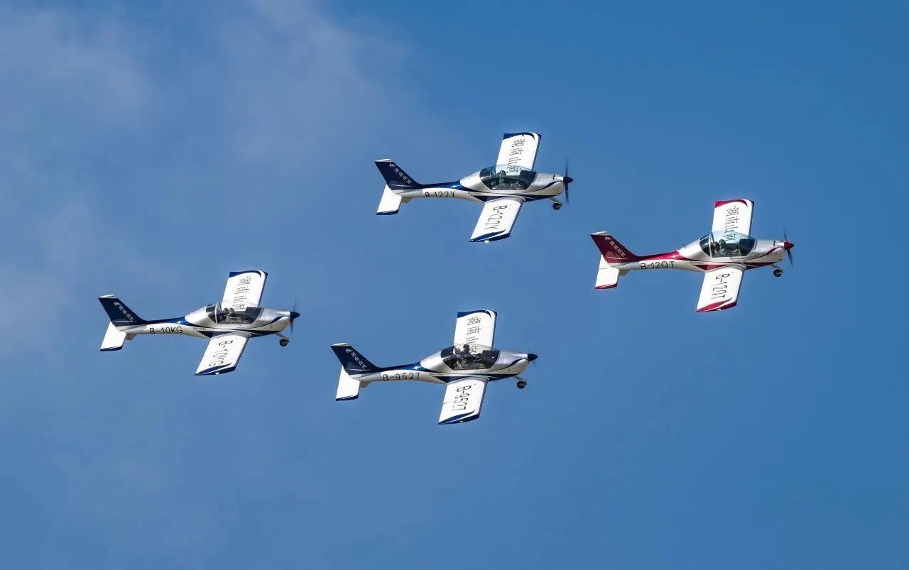 央媒聚焦！一起见证首届亚洲通用航空展上的永利集团官网风范