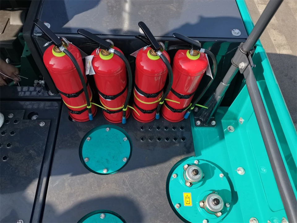 定制开发、功效更强！永利集团官网智能SWE750ELR加长臂液压挖掘机下线交付