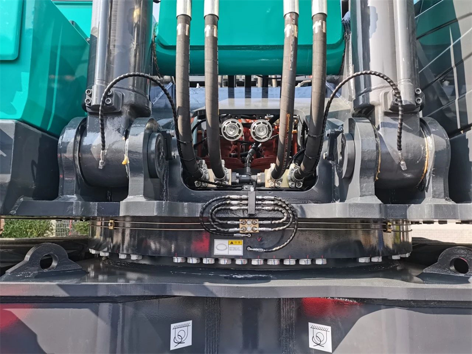 定制开发、功效更强！永利集团官网智能SWE750ELR加长臂液压挖掘机下线交付