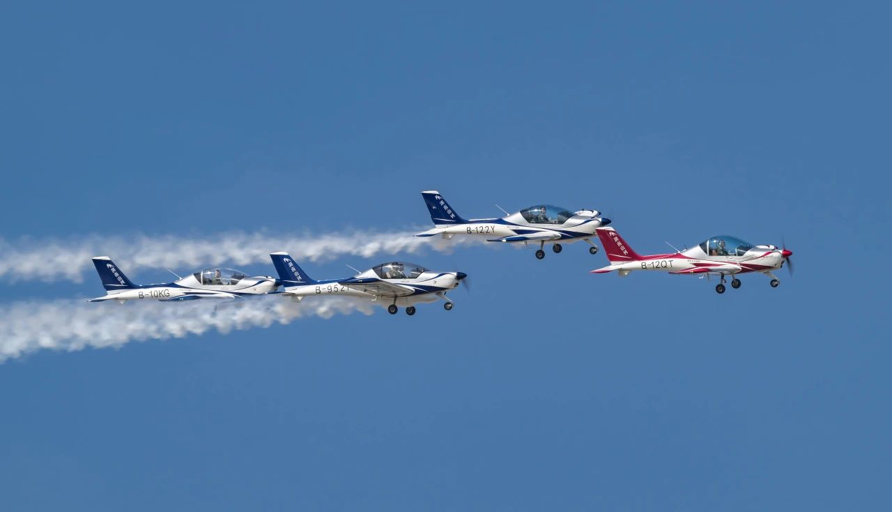 二十载磨砺，，，，，，“阿若拉”飞机累计航行时间突破11万小时！