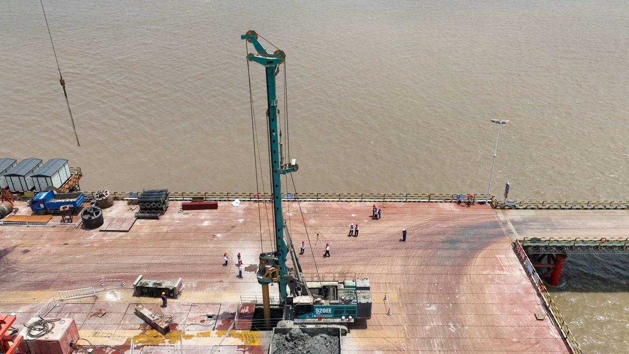 先导式立异，，再推电动新品！永利集团官网智能SWDM520EE增程式旋挖钻机推介会乐成举行