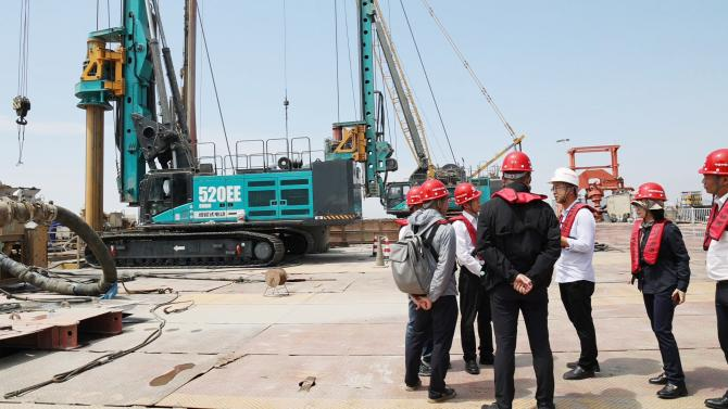 先导式立异，，再推电动新品！永利集团官网智能SWDM520EE增程式旋挖钻机推介会乐成举行