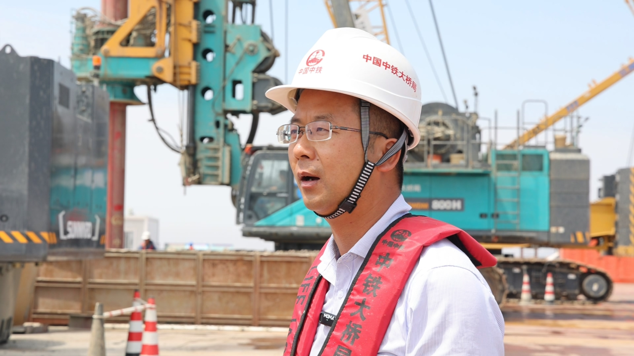 先导式立异，，再推电动新品！永利集团官网智能SWDM520EE增程式旋挖钻机推介会乐成举行