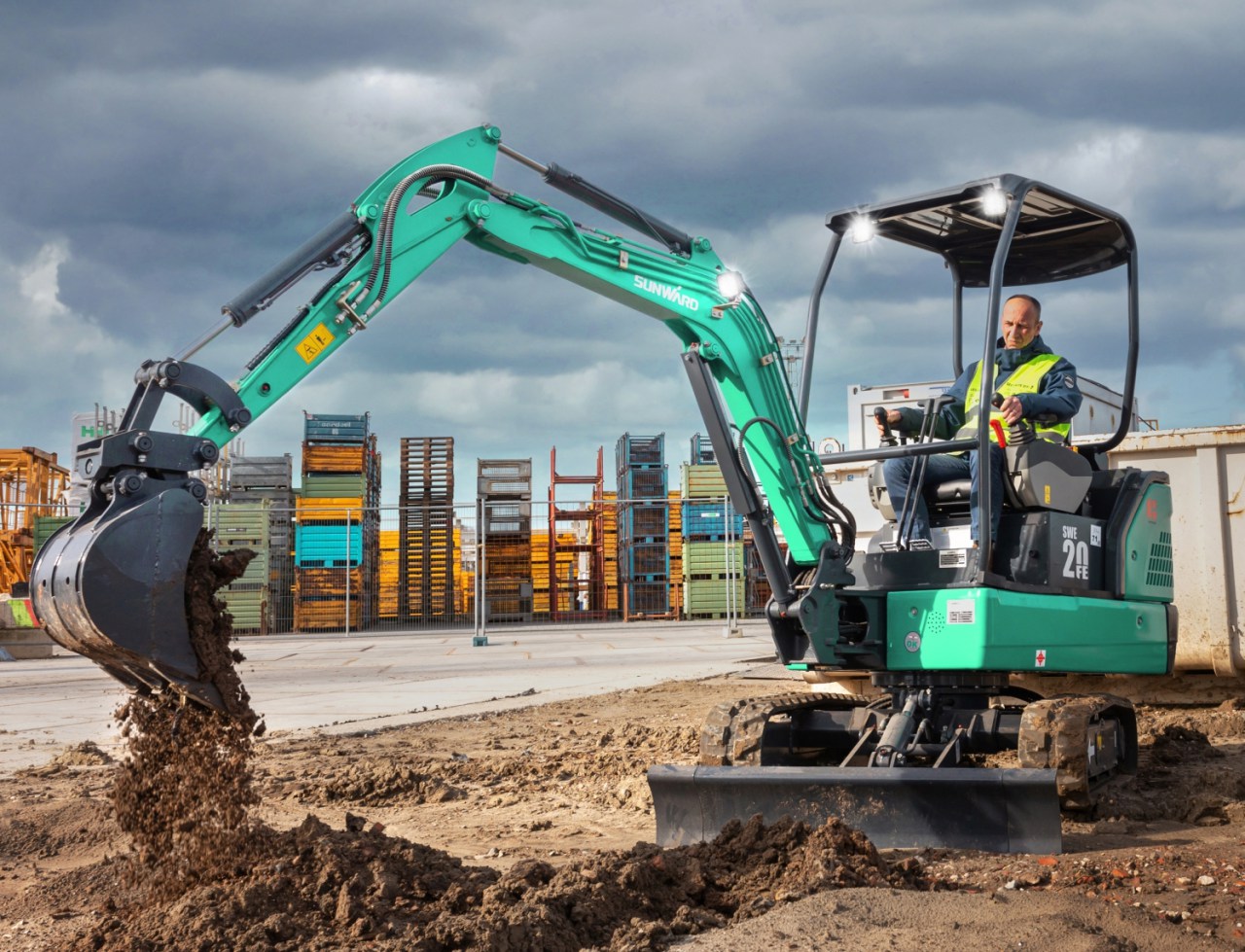 向新而行！永利集团官网智能电动挖掘机线上推介会乐成举行