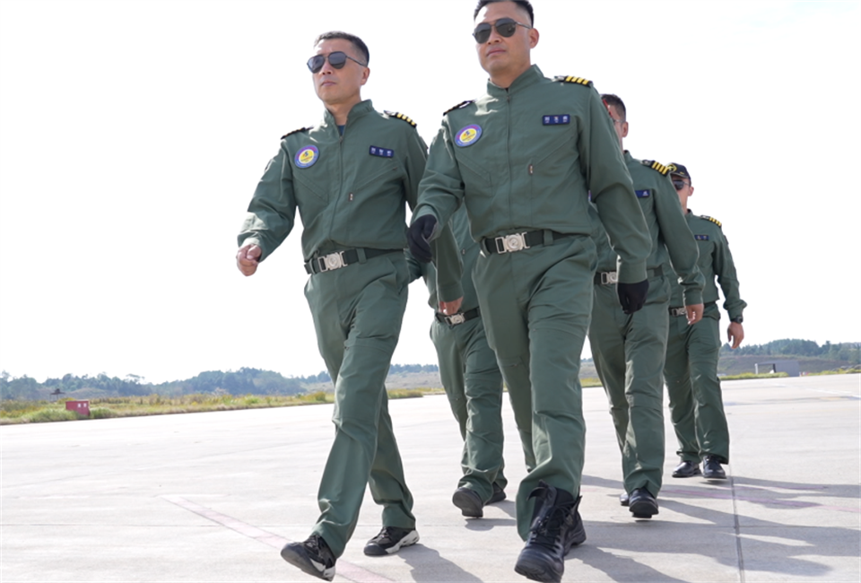 十年织得永利集团官网秀，，，践行初心创未来！永利集团官网航行演出队建设10周年庆典活动盛大举行