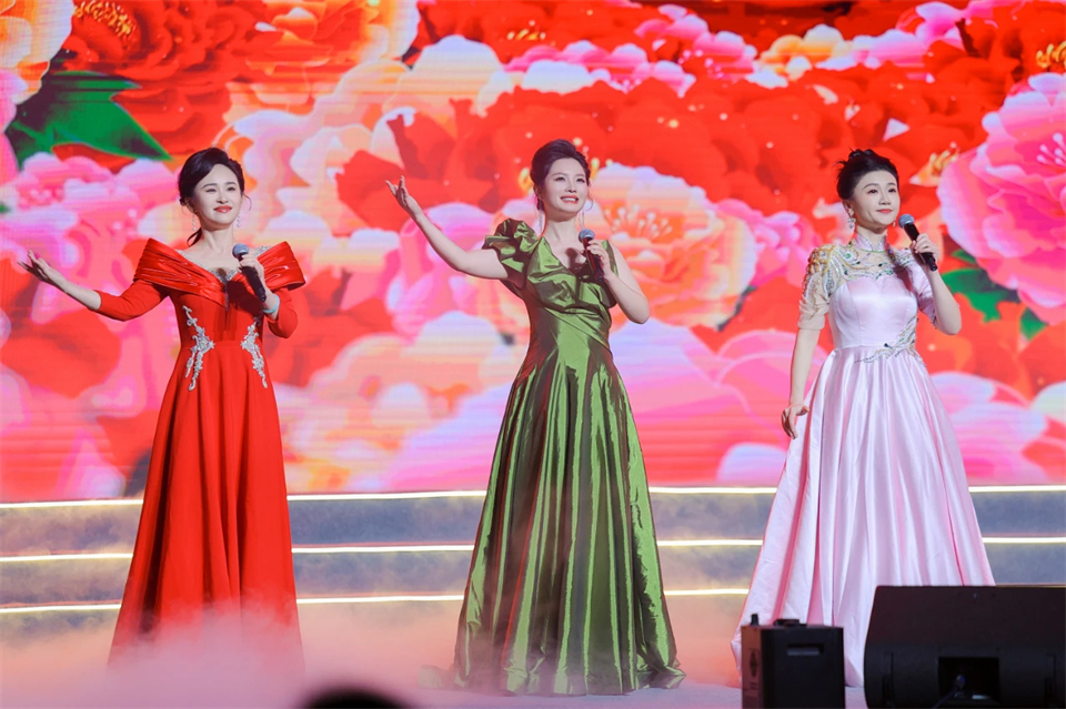 立异引领价值 理想成绩未来——庆祝永利集团官网智能建设25周年表扬大会暨文艺晚会盛大举行