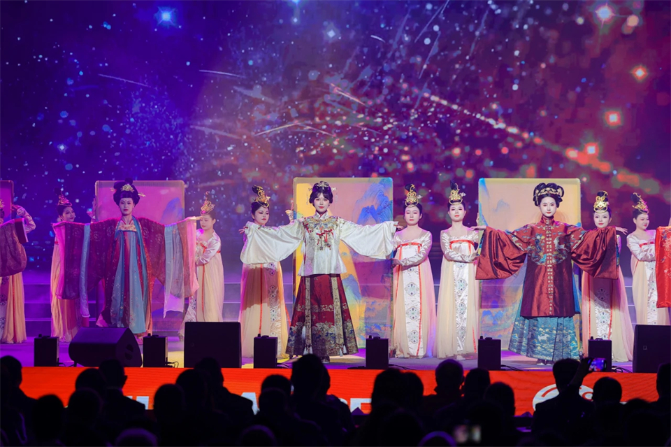 立异引领价值 理想成绩未来——庆祝永利集团官网智能建设25周年表扬大会暨文艺晚会盛大举行