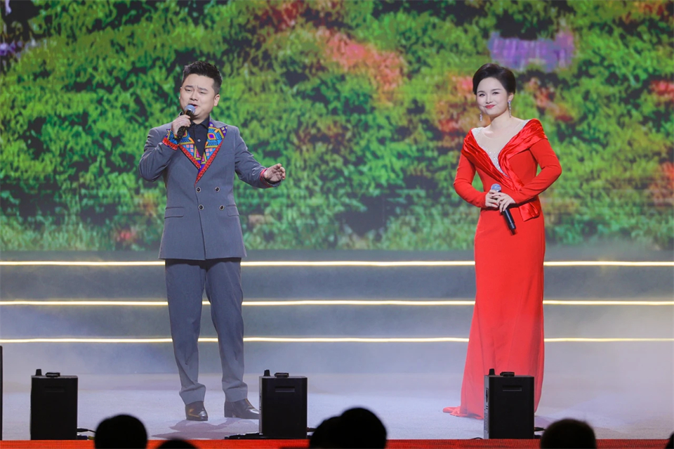 立异引领价值 理想成绩未来——庆祝永利集团官网智能建设25周年表扬大会暨文艺晚会盛大举行