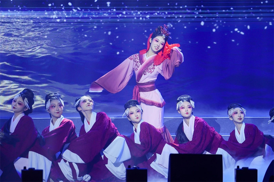 立异引领价值 理想成绩未来——庆祝永利集团官网智能建设25周年表扬大会暨文艺晚会盛大举行