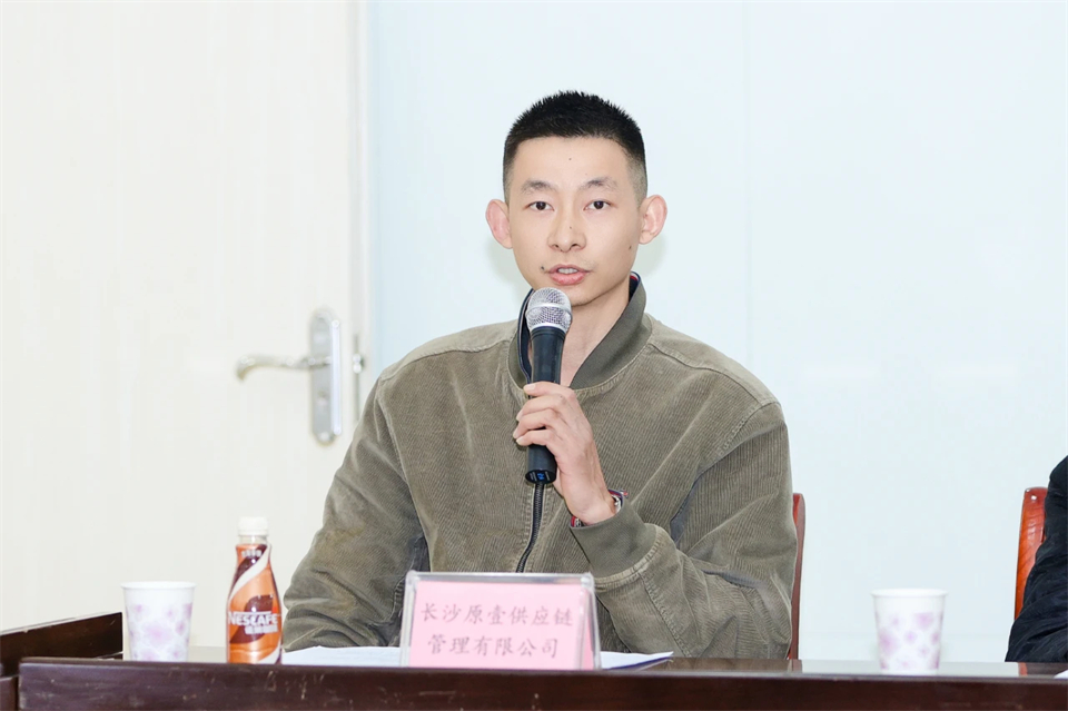 长龙街道、永利集团官网智能召开首届年货盛惠暨送春联文化惠民活动事情聚会