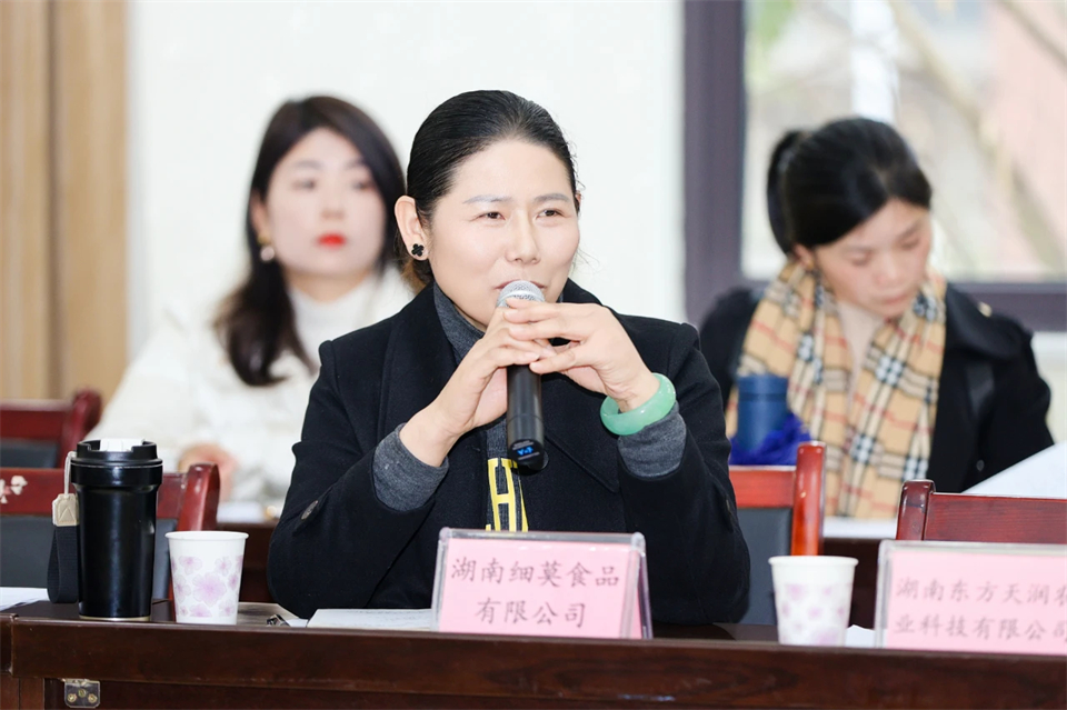 长龙街道、永利集团官网智能召开首届年货盛惠暨送春联文化惠民活动事情聚会