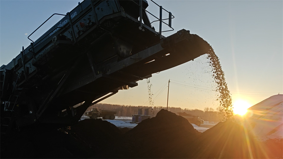 不惧-30℃极寒挑战，，，，，永利集团官网普石勒破碎筛分装备稳固运行！