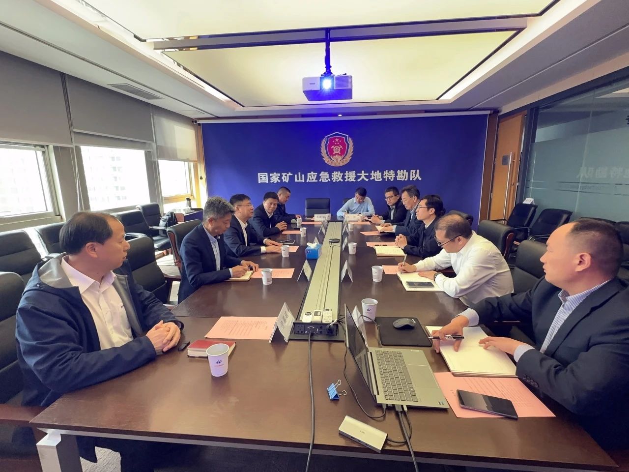 永利集团官网智能董事长付向东带队造访中煤地质总局、大地特勘公司