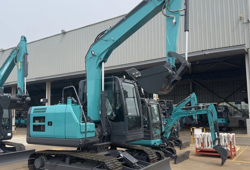 聚焦市场需求，，，，，，永利集团官网智能三款精品工程液压挖掘机乐成下线