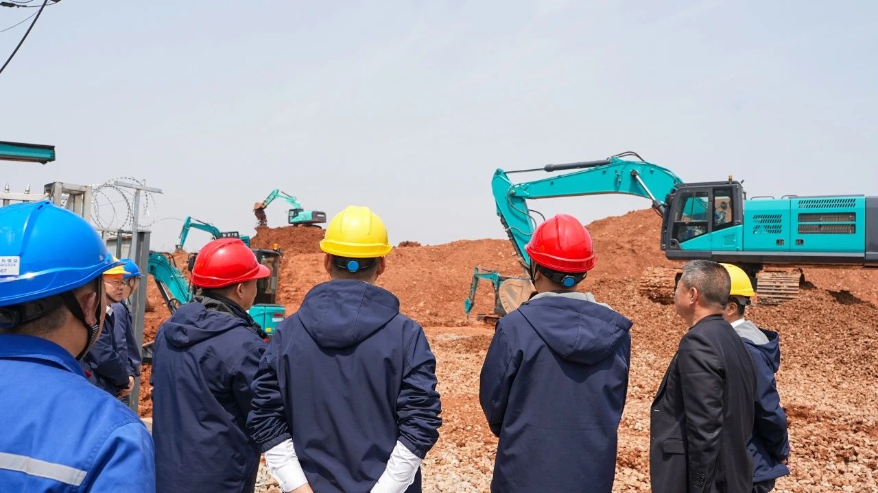 聚焦市场需求，，，，，，永利集团官网智能三款精品工程液压挖掘机乐成下线